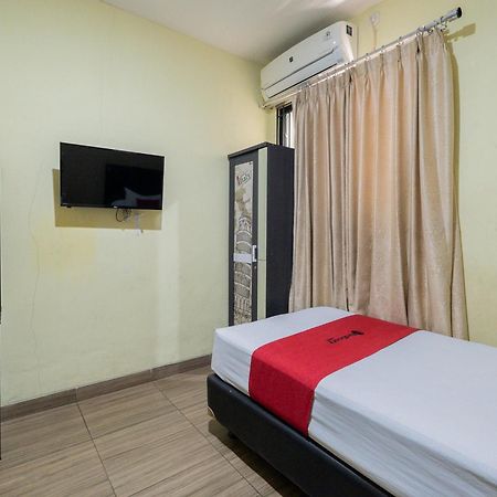 Reddoorz Near Surabaya Town Square Otel Dış mekan fotoğraf