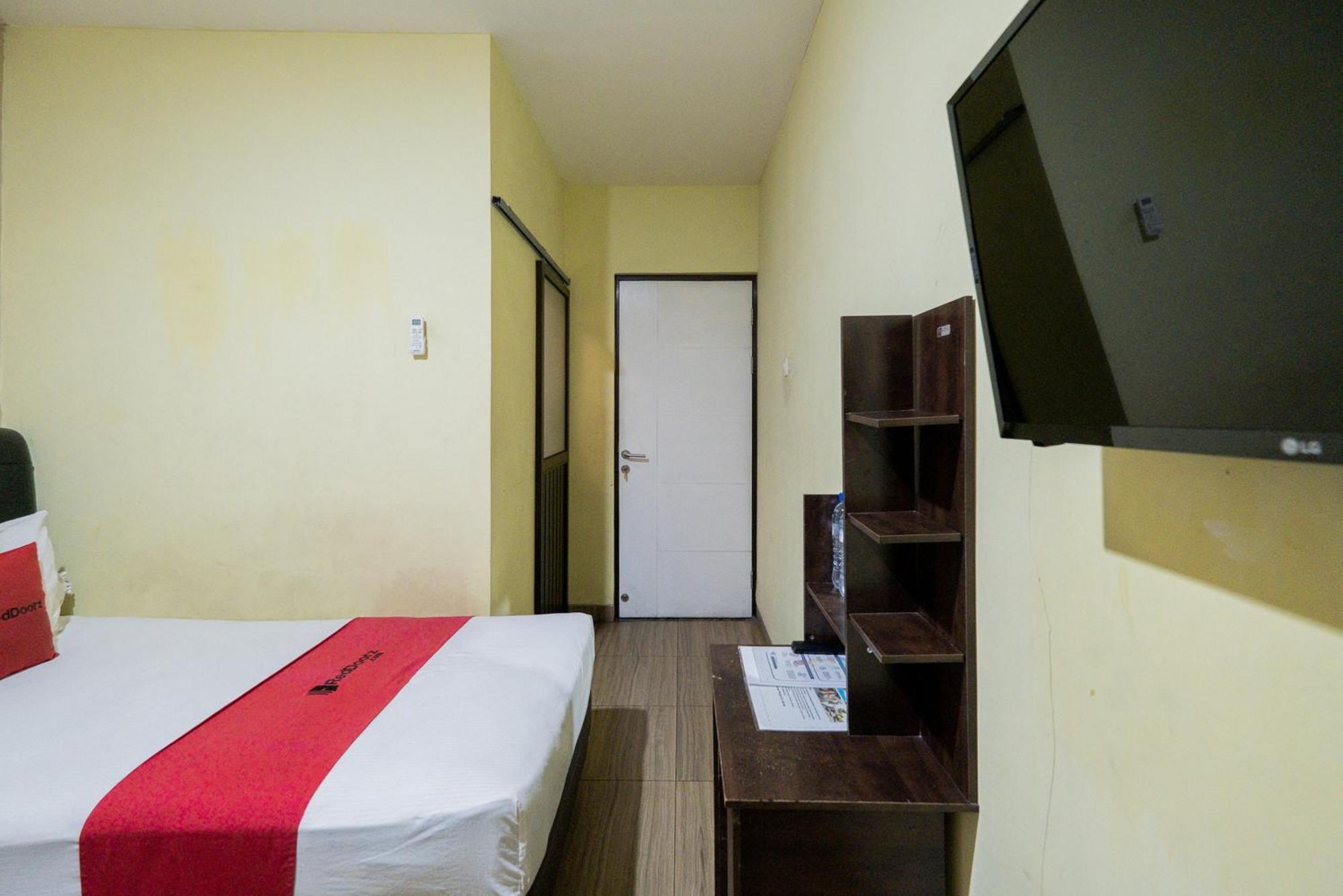 Reddoorz Near Surabaya Town Square Otel Dış mekan fotoğraf