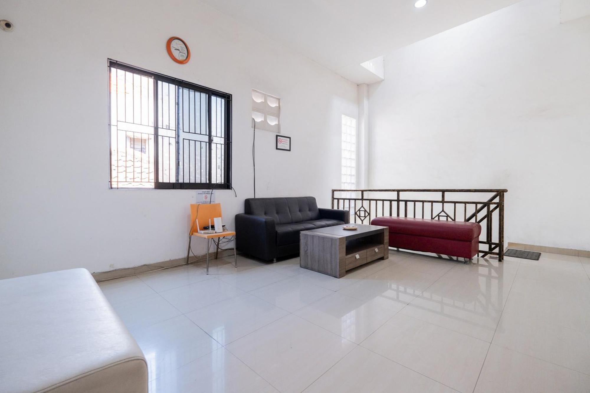 Reddoorz Near Surabaya Town Square Otel Dış mekan fotoğraf