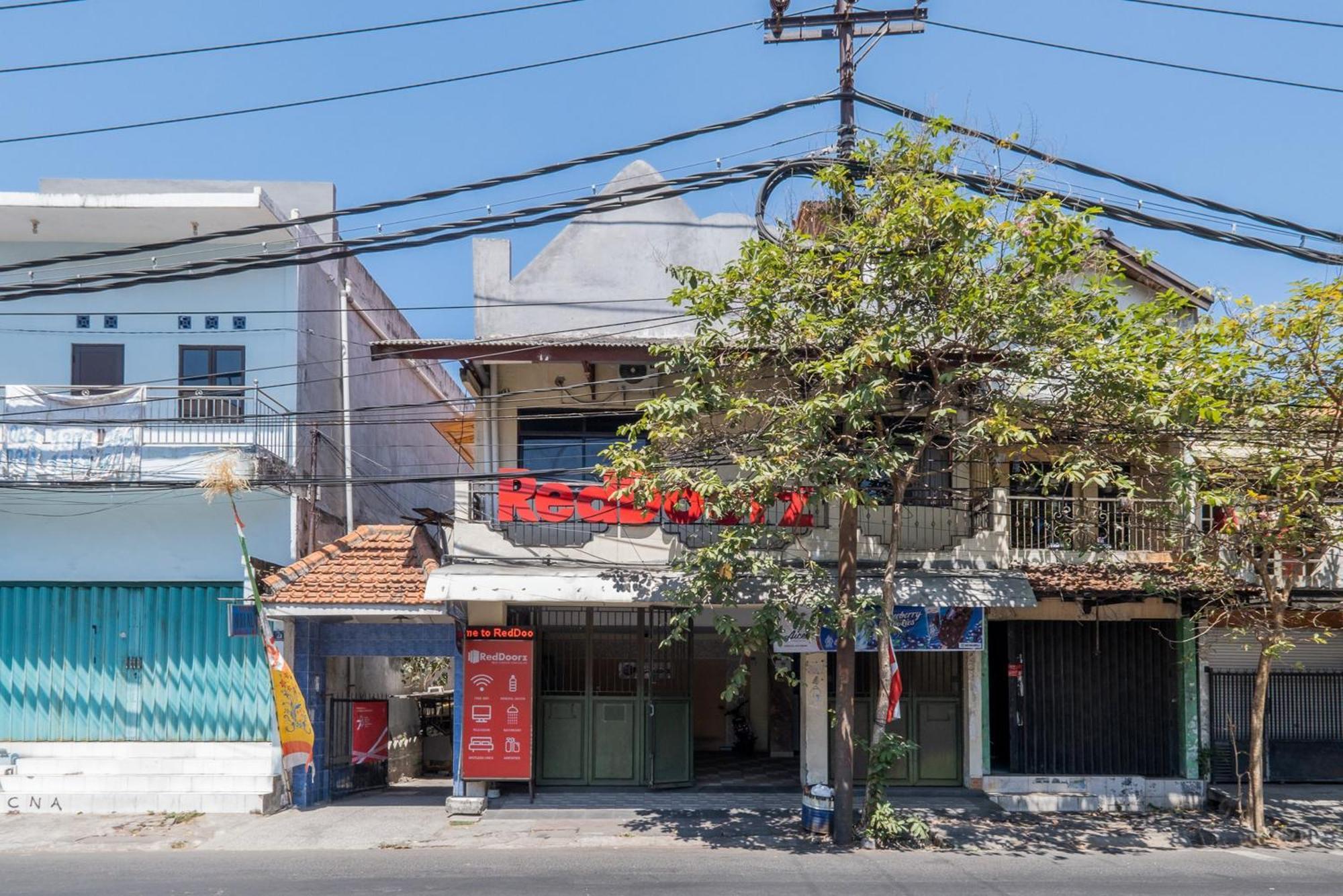 Reddoorz Near Surabaya Town Square Otel Dış mekan fotoğraf