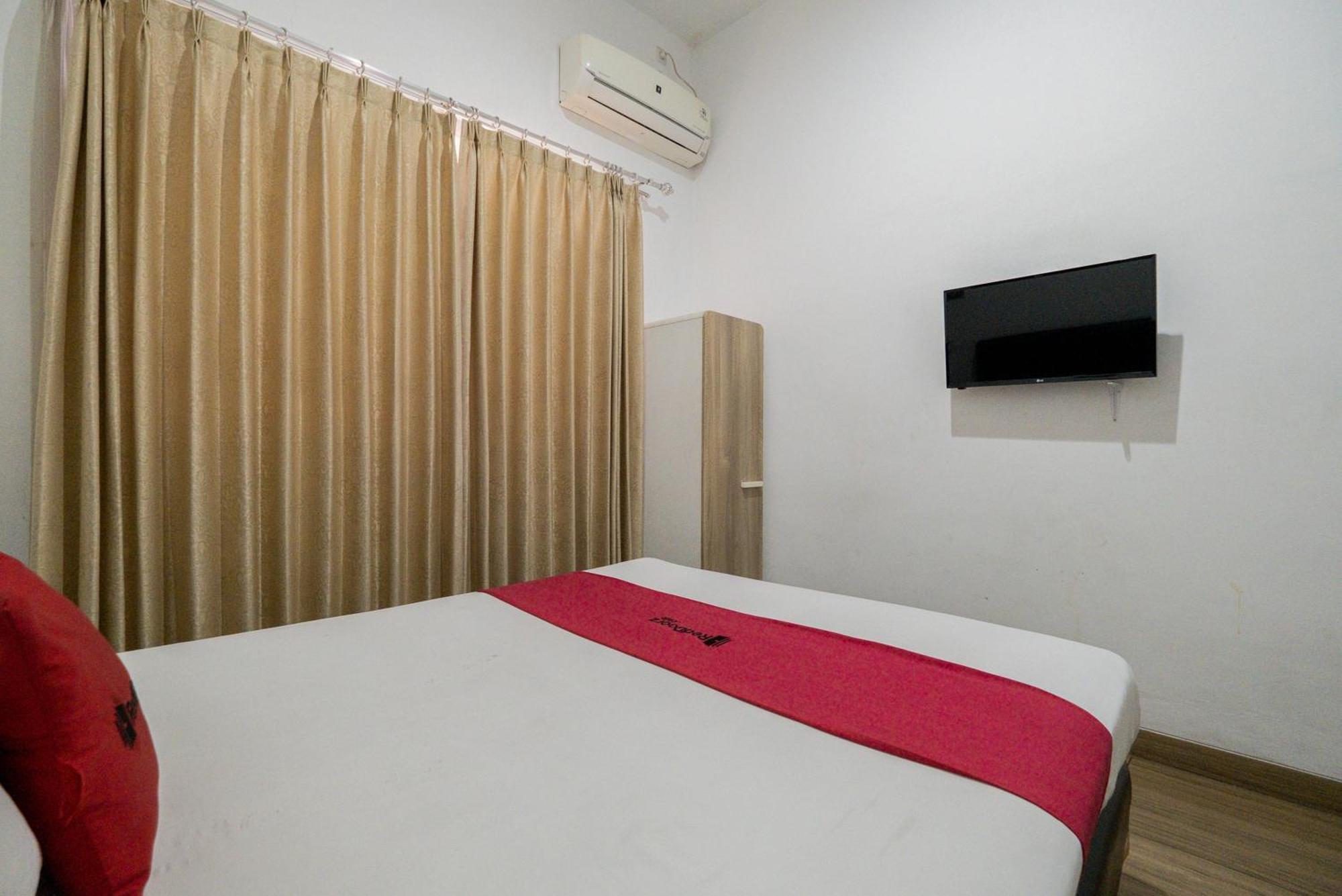 Reddoorz Near Surabaya Town Square Otel Dış mekan fotoğraf