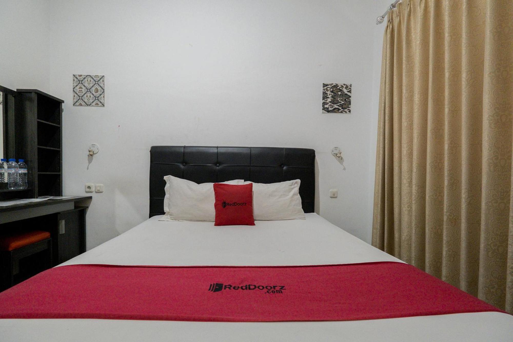Reddoorz Near Surabaya Town Square Otel Dış mekan fotoğraf