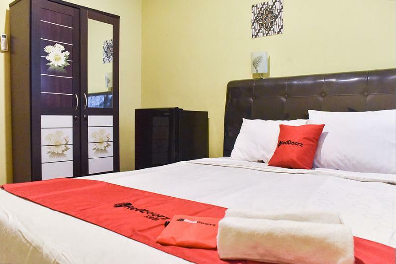 Reddoorz Near Surabaya Town Square Otel Dış mekan fotoğraf